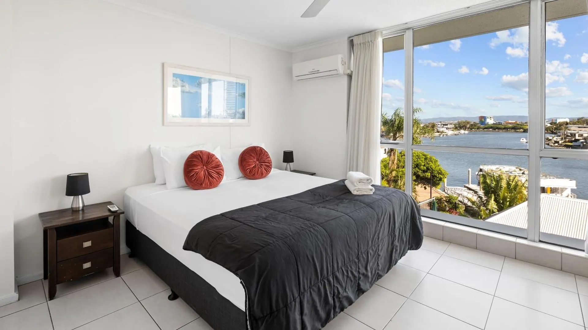 **** Aparthotel Moorings On Cavill Surfers Paradise Gold Coast Australia