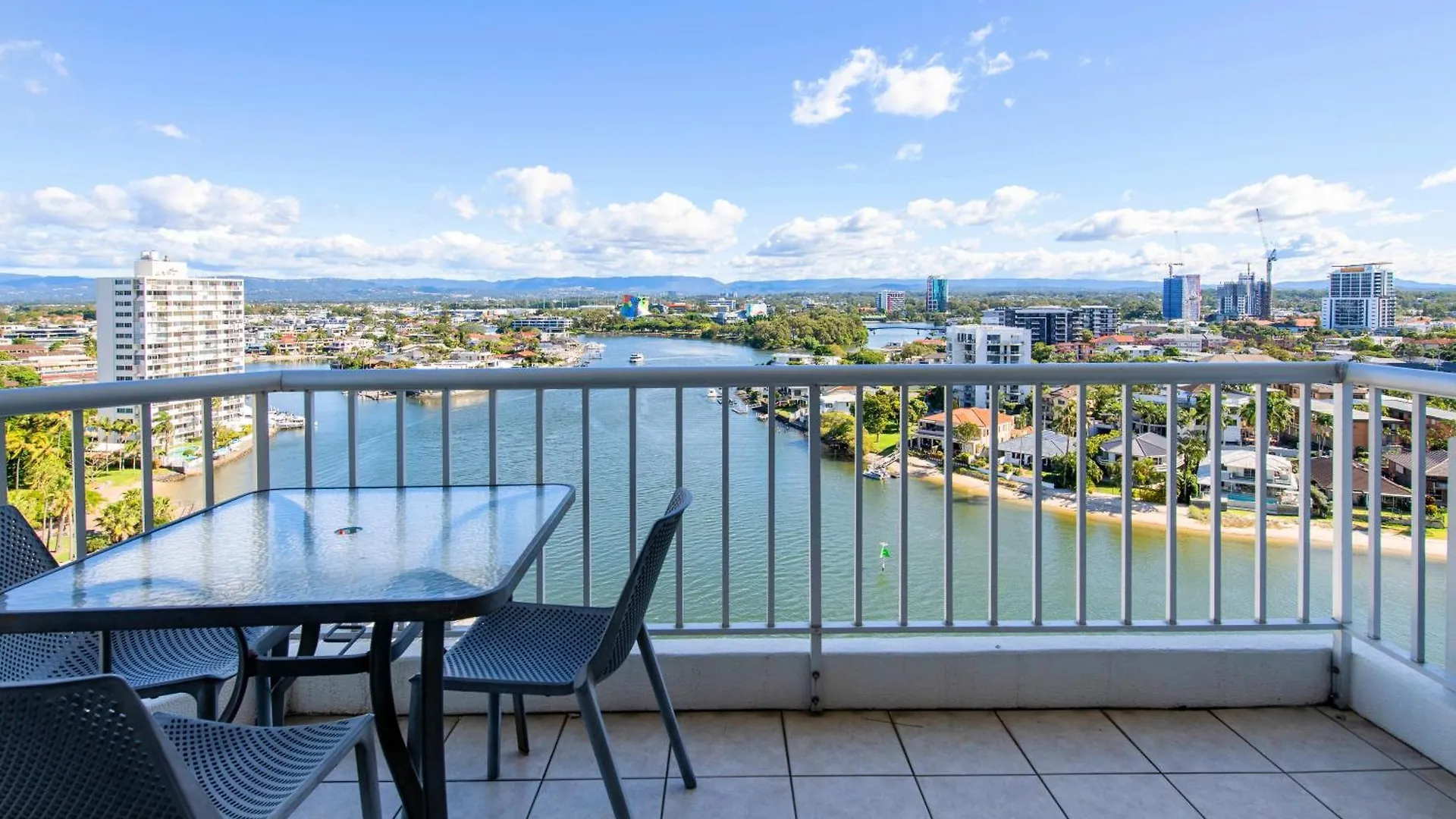 Moorings On Cavill Surfers Paradise Gold Coast 4*,