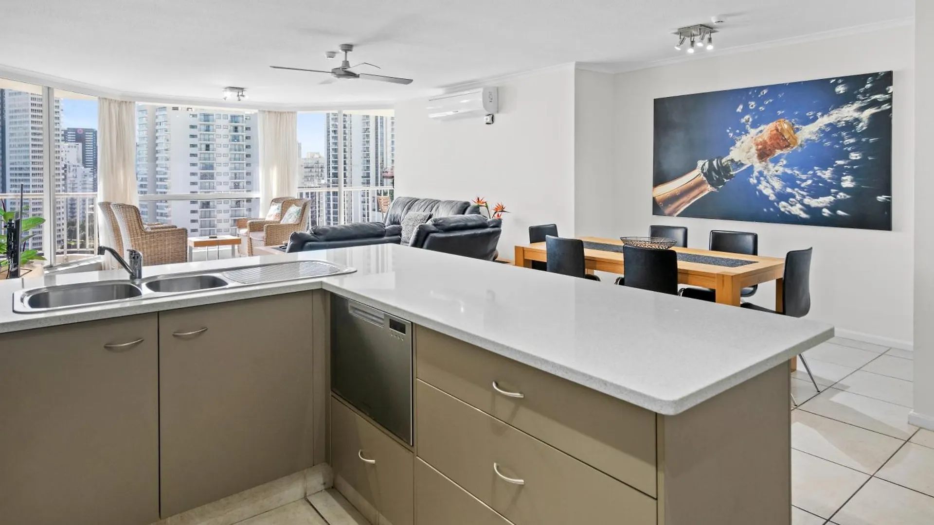 Aparthotel Moorings On Cavill Surfers Paradise Gold Coast